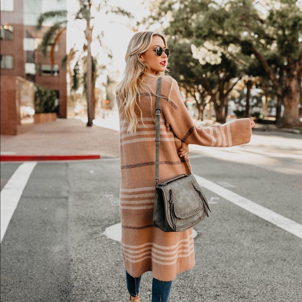 ❤️LAST ONE!❤️A Designer Vibe - Picture 3 of 7